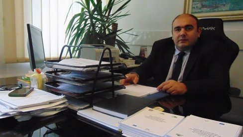 VLADA UVODI PRIVREMENE MERE U ANDRIJEVICI? Ni posle sedam pokušaja nije održana sednica SO o smeni predsednika Opštine Željka Ćulafića VLADA UVODI PRIVREMENE MERE U ANDRIJEVICI? Ni posle sedam pokušaja nije održana sednica SO o smeni predsednika Opštine Željka Ćulafića