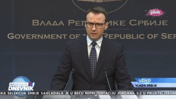 ВАНРЕДНА КОНФЕРЕНЦИЈА ЗА МЕДИЈЕ: Петковић о опсадном стању у Косовској Митровици (ВИДЕО) ВАНРЕДНА КОНФЕРЕНЦИЈА ЗА МЕДИЈЕ: Петковић о опсадном стању у Косовској Митровици (ВИДЕО)