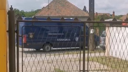 PRVI SNIMAK IZ SUBOTICE: Vatreni okršaj dve grupe migranata, policija u akciji (VIDEO)