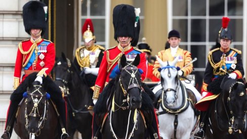 KRALJ ČARLS NA VOJNOJ PARADI: Prva proslava zvaničnog rođendana britanskog suverena (VIDEO)