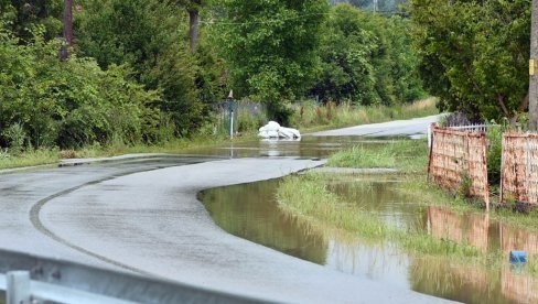 POPLAVE U SRBIJI: Vanredno u više od 50 gradova i opština, otklanjaju se posledice POPLAVE U SRBIJI: Vanredno u više od 50 gradova i opština, otklanjaju se posledice