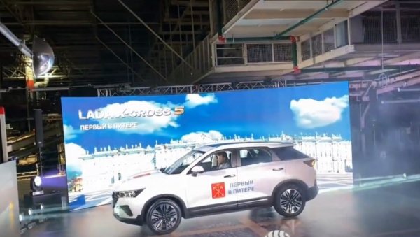 У БИВШОЈ ФАБРИЦИ „НИСАНА“ У САНКТ ПЕТЕРБУРГУ: Покренута производња новог модела „ладе“ (ВИДЕО) У БИВШОЈ ФАБРИЦИ „НИСАНА“ У САНКТ ПЕТЕРБУРГУ: Покренута производња новог модела „ладе“ (ВИДЕО)