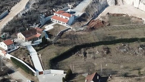 ĐUKANOVIĆI TUŽE DRŽAVU: Ministarstvo urbanizma nije odlučilo o žalbi u zakonom predviđenom roku ĐUKANOVIĆI TUŽE DRŽAVU: Ministarstvo urbanizma nije odlučilo o žalbi u zakonom predviđenom roku