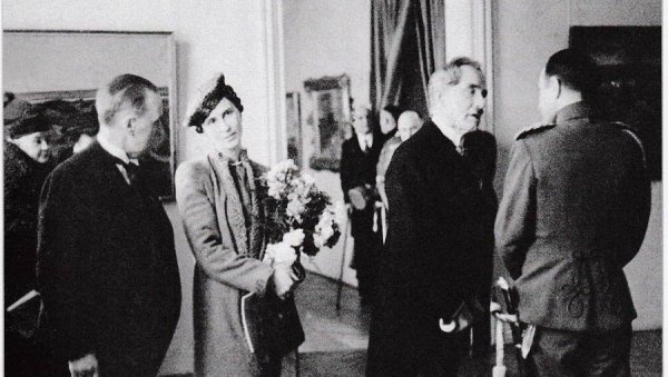 ФЕЉТОН - НОВА ВЛАСТ ПРЕУЗИМА МУЗЕЈ КНЕЗА ПАВЛА: Нови директор је из краљичине собе почео да управља Музејом ФЕЉТОН - НОВА ВЛАСТ ПРЕУЗИМА МУЗЕЈ КНЕЗА ПАВЛА: Нови директор је из краљичине собе почео да управља Музејом
