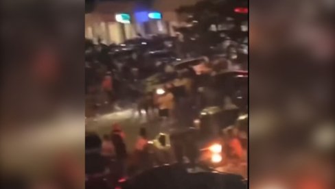 PRVI SNIMCI MASAKRA U ILINOISU: Napadač nišanio 300 ljudi pored tržnog centra (VIDEO) PRVI SNIMCI MASAKRA U ILINOISU: Napadač nišanio 300 ljudi pored tržnog centra (VIDEO)