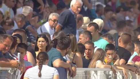 A ONDA JE STIGLA - ONA, I TO OVAKO OBUČENA! Natalija Jokić izazvala ogromnu pažnju na somborskom hipodromu (FOTO) A ONDA JE STIGLA - ONA, I TO OVAKO OBUČENA! Natalija Jokić izazvala ogromnu pažnju na somborskom hipodromu (FOTO)