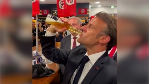 MAKRON STUKAO PIVO U JEDNOM DAHU: Francuski predsednik pokazao kakav ima cug (VIDEO) MAKRON STUKAO PIVO U JEDNOM DAHU: Francuski predsednik pokazao kakav ima cug (VIDEO)