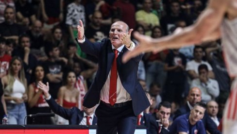 OČEKUJE NAS NAJTEŽA UTAKMICA: Ovako je izgledalo obraćanje Duška Ivanovića posle pobede Crvene zvezde nad Partizanom u trećem meču ABA finala OČEKUJE NAS NAJTEŽA UTAKMICA: Ovako je izgledalo obraćanje Duška Ivanovića posle pobede Crvene zvezde nad Partizanom u trećem meču ABA finala