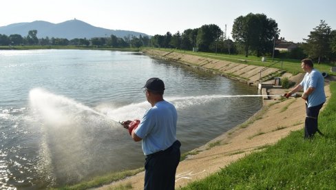 ОПРЕЗ, СУТРА ДЕЗИНФЕКЦИЈА ВОДЕ: Последње припреме Градског језера пред кипалишну сезону