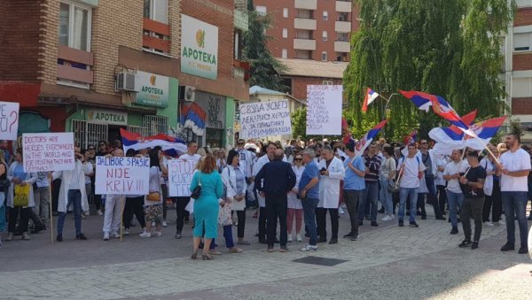 ПРОТЕСТ СРБА У ЛЕПОСАВИЋУ: Стоп Куртијевом насиљу, Срби хоће мир ПРОТЕСТ СРБА У ЛЕПОСАВИЋУ: Стоп Куртијевом насиљу, Срби хоће мир