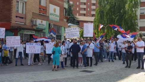 ПРОТЕСТ СРБА У ЛЕПОСАВИЋУ: Стоп Куртијевом насиљу, Срби хоће мир ПРОТЕСТ СРБА У ЛЕПОСАВИЋУ: Стоп Куртијевом насиљу, Срби хоће мир