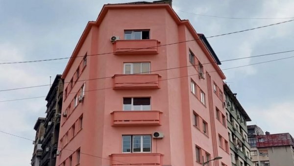 ОПШТИНА ПЛАТИЛА ОБНОВУ ФАСАДА: Улепшане две зграде на Савском венцу (ФОТО)