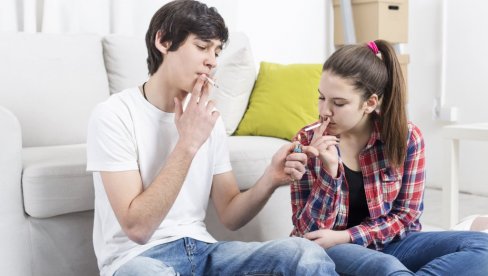OD RAKA PLUĆA DNEVNO U SRBIJI UMRE 13 OSOBA: Poražavajuća statistika Batuta, svaki deseti učenik - pušač OD RAKA PLUĆA DNEVNO U SRBIJI UMRE 13 OSOBA: Poražavajuća statistika Batuta, svaki deseti učenik - pušač