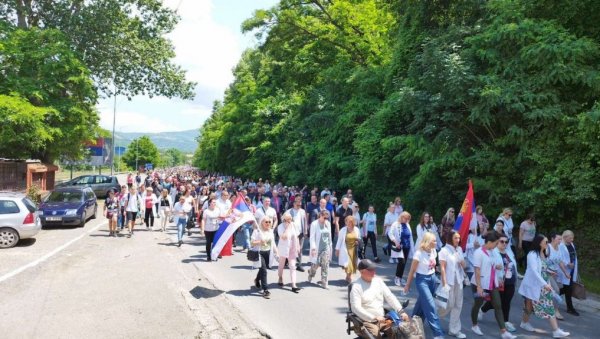 ОКУПЉА СЕ НАРОД ИЗЛОЖЕН ТИРАНИЈИ: Срби са Косова и Метохије данас доносе Видовданску декларацију српског народа ОКУПЉА СЕ НАРОД ИЗЛОЖЕН ТИРАНИЈИ: Срби са Косова и Метохије данас доносе Видовданску декларацију српског народа