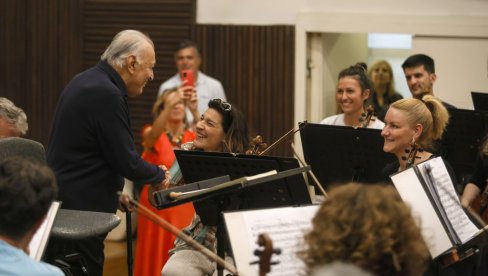 MEHTA I FILHARMONIČARI DELE RADOST PONOVNOG SUSRETA: Pred večerašnji Gala koncert na Kolarcu MEHTA I FILHARMONIČARI DELE RADOST PONOVNOG SUSRETA: Pred večerašnji Gala koncert na Kolarcu