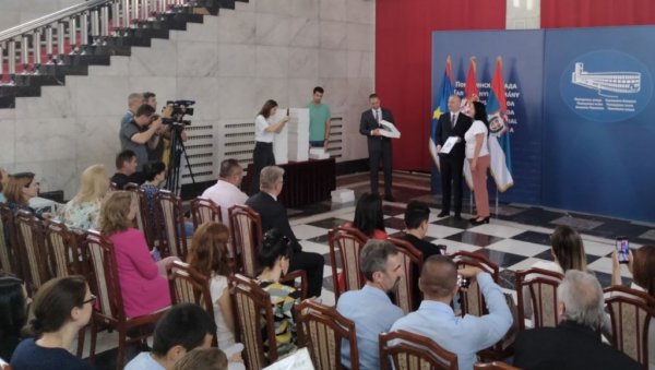 АП ВОЈВОДИНА ПОДСТИЧЕ ВИДЉИВОСТ ТУРИСТИЧКИХ МЕСТА: Кју-ар табле добила 31 јединица локалне самоуправе АП ВОЈВОДИНА ПОДСТИЧЕ ВИДЉИВОСТ ТУРИСТИЧКИХ МЕСТА: Кју-ар табле добила 31 јединица локалне самоуправе