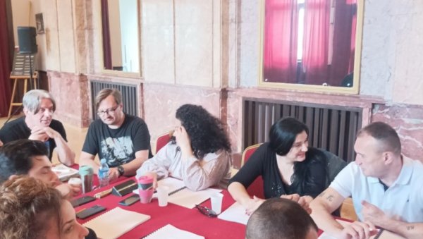 ПРИПРЕМА СЕ БРОД ЗА ЛУТКЕ: Почеле пробе комада Милене Марковић у нишком театру ПРИПРЕМА СЕ БРОД ЗА ЛУТКЕ: Почеле пробе комада Милене Марковић у нишком театру