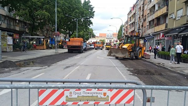 ТАБАЧКА ЧАРШИЈА ДОЧЕКАЛА ОБНОВУ - У централној улици у Пожаревцу почела реконструкција први пут после шест деценија ТАБАЧКА ЧАРШИЈА ДОЧЕКАЛА ОБНОВУ - У централној улици у Пожаревцу почела реконструкција први пут после шест деценија
