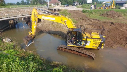POČELA IZGRADNJA PRIVREMENE DEVIJACIJE U ADRANIMA: Radovi kod urušenog mosta na Ibarskoj magistrali (FOTO) POČELA IZGRADNJA PRIVREMENE DEVIJACIJE U ADRANIMA: Radovi kod urušenog mosta na Ibarskoj magistrali (FOTO)