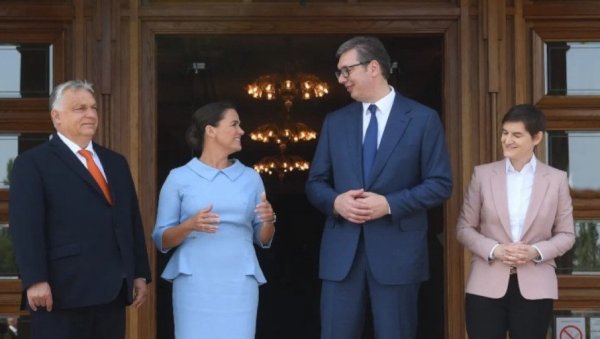 ЖИВЕЛО ПРИЈАТЕЉСТВО СРБИЈЕ И МАЂАРСКЕ: Почео састанак Вучића и премијерке Брнабић са Орбаном и Новак (ФОТО) ЖИВЕЛО ПРИЈАТЕЉСТВО СРБИЈЕ И МАЂАРСКЕ: Почео састанак Вучића и премијерке Брнабић са Орбаном и Новак (ФОТО)