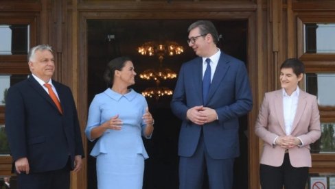 ЖИВЕЛО ПРИЈАТЕЉСТВО СРБИЈЕ И МАЂАРСКЕ: Почео састанак Вучића и премијерке Брнабић са Орбаном и Новак (ФОТО) ЖИВЕЛО ПРИЈАТЕЉСТВО СРБИЈЕ И МАЂАРСКЕ: Почео састанак Вучића и премијерке Брнабић са Орбаном и Новак (ФОТО)