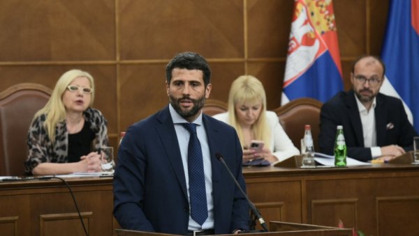 ВЕЛИКИ УСПЕХ: Шапић честитао кошаркашима освајање сребрне медаље ВЕЛИКИ УСПЕХ: Шапић честитао кошаркашима освајање сребрне медаље