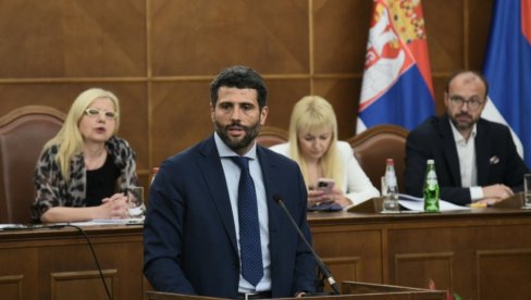VELIKI USPEH: Šapić čestitao košarkašima osvajanje srebrne medalje VELIKI USPEH: Šapić čestitao košarkašima osvajanje srebrne medalje