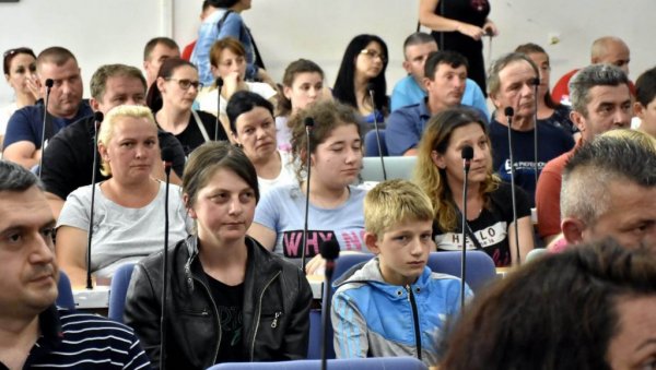 ДЕЦА СА СЕЛА ИДУ НА МОРЕ: Ваљево ове године у Чањ о трошку буџета шаље 50 основаца ДЕЦА СА СЕЛА ИДУ НА МОРЕ: Ваљево ове године у Чањ о трошку буџета шаље 50 основаца