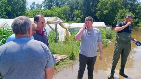 ŠTETA OD POPLAVE U OPŠTINI PARAĆIN: Građanima je za prijavljivanje dostupan broj 063/367-100 ŠTETA OD POPLAVE U OPŠTINI PARAĆIN: Građanima je za prijavljivanje dostupan broj 063/367-100