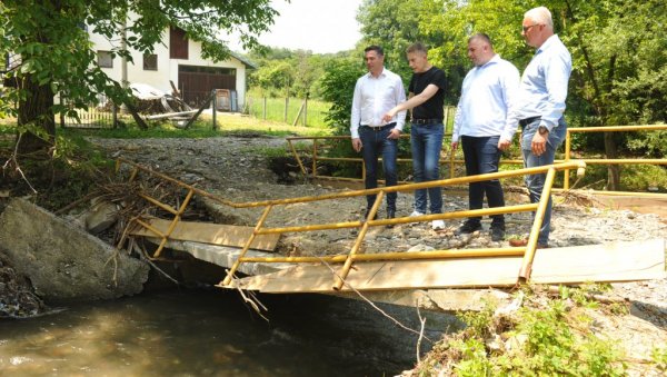 САНАЦИЈА ПРЕМА ПРИОРИТЕТИМА: Министар Мартиновић обишао поплављена подручја у Врњачкој Бањи (ФОТО) САНАЦИЈА ПРЕМА ПРИОРИТЕТИМА: Министар Мартиновић обишао поплављена подручја у Врњачкој Бањи (ФОТО)