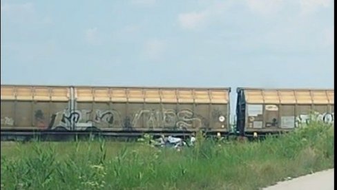 ДЕТАЉИ ТЕШКОГ СУДАРА ВОЗА И АУТОМОБИЛА У ОКОЛИНИ КИКИНДЕ: Двоје путника повређено ДЕТАЉИ ТЕШКОГ СУДАРА ВОЗА И АУТОМОБИЛА У ОКОЛИНИ КИКИНДЕ: Двоје путника повређено