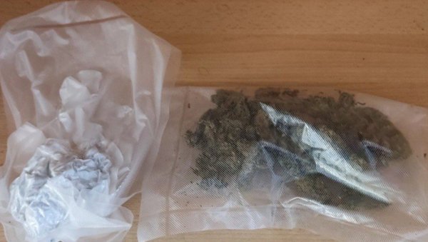 ХАПШЕЊЕ У БОРУ: Ухапшен са више од 120 грама марихуане ХАПШЕЊЕ У БОРУ: Ухапшен са више од 120 грама марихуане