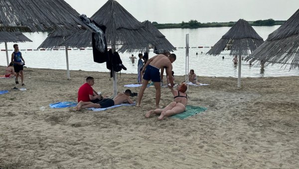 БАНАТСКА КОПАКАБАНА РАШИРИЛА КРИЛА: Званично отворено купалиште Пескара (ФОТО) БАНАТСКА КОПАКАБАНА РАШИРИЛА КРИЛА: Званично отворено купалиште Пескара (ФОТО)