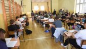 POČELO POLAGANJE ZAVRŠNOG ISPITA U OSNOVNIM ŠKOLAMA: Đaci danas rešavaju test iz maternjeg jezika