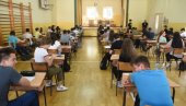 RUPE U ZNANJU POPUNJAVAJU ZA 1.000 EVRA: Mali maturanti uveliko počeli sa obnavljanjem gradiva kako bi se što bolje spremili za završni ispit