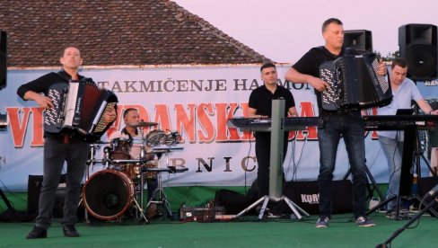 U SUSRET VIDOVDANSKOM SABORU: Prijavljivanje za takmičenje harmonikaša U SUSRET VIDOVDANSKOM SABORU: Prijavljivanje za takmičenje harmonikaša