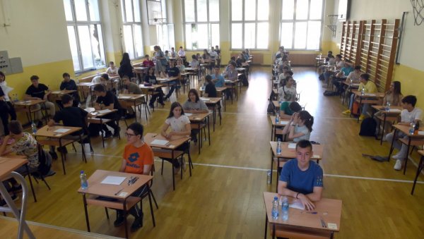 ПРИЈАВЉИВАЊЕ ЗА ТРЕЋИ ТЕСТ ДО КРАЈА ДАНА: Највише ђака се изјаснило за географију ПРИЈАВЉИВАЊЕ ЗА ТРЕЋИ ТЕСТ ДО КРАЈА ДАНА: Највише ђака се изјаснило за географију