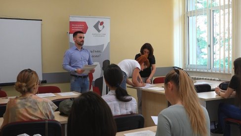 KURSEVIMA DO POSLA: Čak 94 nezaposlenih u Subotici prošlo obuke za digitalni marketing i knjigovodstvo KURSEVIMA DO POSLA: Čak 94 nezaposlenih u Subotici prošlo obuke za digitalni marketing i knjigovodstvo