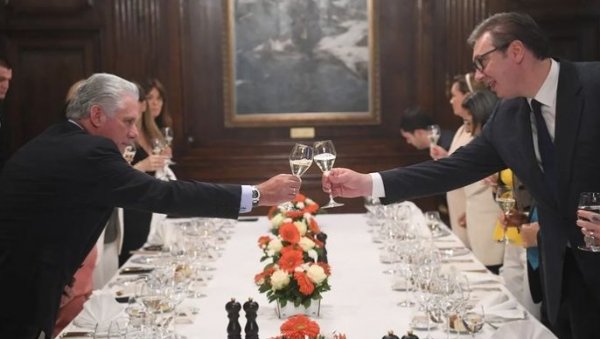 ПРЕД НАМА ЈЕ ДУГ ПУТ БРАТСКИХ И ПРИЈАТЕЉСКИХ ОДНОСА: Вучић угостио кубанског председника на ручку (ФОТО) ПРЕД НАМА ЈЕ ДУГ ПУТ БРАТСКИХ И ПРИЈАТЕЉСКИХ ОДНОСА: Вучић угостио кубанског председника на ручку (ФОТО)