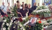 ЗБОГОМ, НАШ ДРАГИ ШОЛЕ: На Новом гробљу испраћен новинар Арсеније Шошкић ЗБОГОМ, НАШ ДРАГИ ШОЛЕ: На Новом гробљу испраћен новинар Арсеније Шошкић