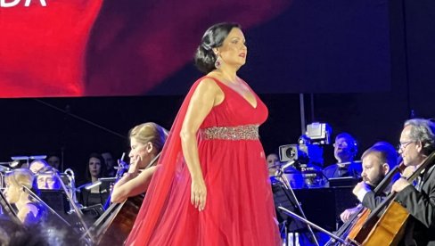 SPEKTAKL U BEOGRADU: Zvezde svetske operske scene Ana Netrebko, Jusif Ejvazov i Željko Lučić oduševili publiku (FOTO*VIDEO)