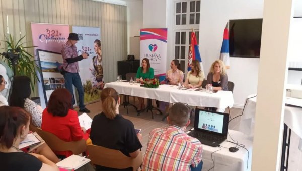 ПОДРШКА ЖЕНАМА У ПРИВРЕДИ: Пројекат Оснажена жена-јача породица и у Врњачкој Бањи (ФОТО) ПОДРШКА ЖЕНАМА У ПРИВРЕДИ: Пројекат Оснажена жена-јача породица и у Врњачкој Бањи (ФОТО)