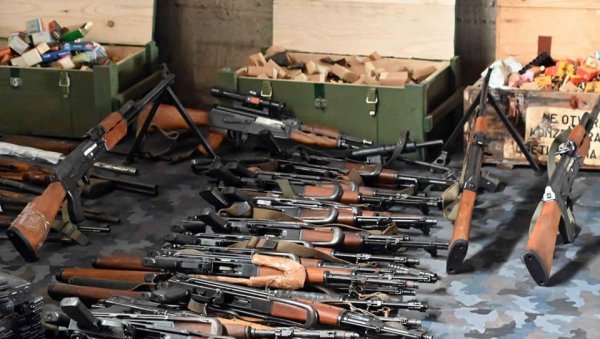 У МУП-у ЗАВРШИЛО 1.600 ЦЕВИ: Акција предаје нерегистрованог оружја на подручју ПУ Краљево У МУП-у ЗАВРШИЛО 1.600 ЦЕВИ: Акција предаје нерегистрованог оружја на подручју ПУ Краљево