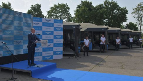 NA ULICAMA I 10 ELEKTRIČNIH AUTOBUSA: Od nedelje u Novom Sadu gradski prevoz komforniji, životna sredina zaštićenija NA ULICAMA I 10 ELEKTRIČNIH AUTOBUSA: Od nedelje u Novom Sadu gradski prevoz komforniji, životna sredina zaštićenija