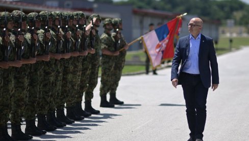 ВУЧЕВИЋ У БАЗИ ЈУГ: Министар одбране присуствује међународној вежби Платинасти вук 23 (ФОТО)