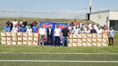 SVEČANO NA ČIKA DAČI : Više od 2000 klubova dobilo donaciju FSS, vredna operma i klubovima sa teritorije FS Kragujevca (VIDEO) SVEČANO NA ČIKA DAČI : Više od 2000 klubova dobilo donaciju FSS, vredna operma i klubovima sa teritorije FS Kragujevca (VIDEO)