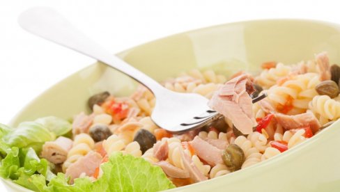 TUNA SALATA sa testeninom: Lagani i ukusan obrok koji morate da probate TUNA SALATA sa testeninom: Lagani i ukusan obrok koji morate da probate