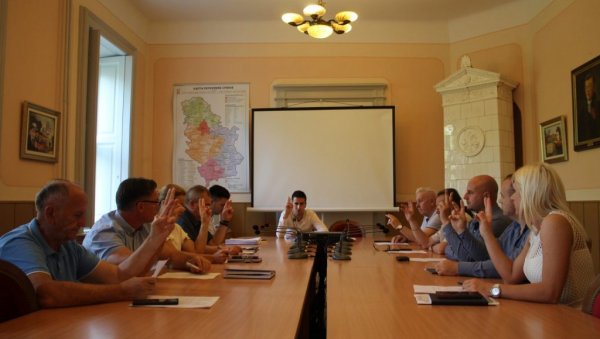 ПРИЗНАЊЕ НАЈУСПЕШНИЈИМА: Сомбор награђује најбоље ђаке основних и средњих школа ПРИЗНАЊЕ НАЈУСПЕШНИЈИМА: Сомбор награђује најбоље ђаке основних и средњих школа