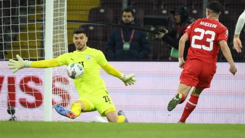 ZVEZDA SKLAPA KOCKICE ZA LIGU ŠAMPIONA: Crveno-beli doveli novog golmana, on je zamena za Milana Borjana ZVEZDA SKLAPA KOCKICE ZA LIGU ŠAMPIONA: Crveno-beli doveli novog golmana, on je zamena za Milana Borjana