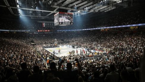 REGION OVO SKORO NIJE DOŽIVEO: Svi žele da gledaju Partizan, crno-beli igraju na otvorenom (FOTO) REGION OVO SKORO NIJE DOŽIVEO: Svi žele da gledaju Partizan, crno-beli igraju na otvorenom (FOTO)